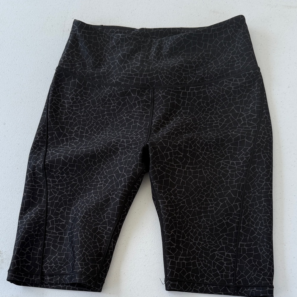 Stylish Black Crackle Pattern Bike Shorts